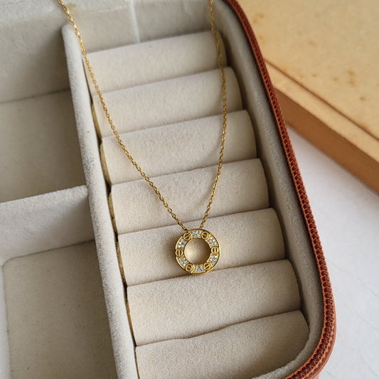 Hollow pendent chain