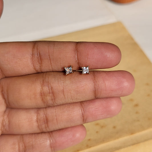 Square mini studs(ball screwback)