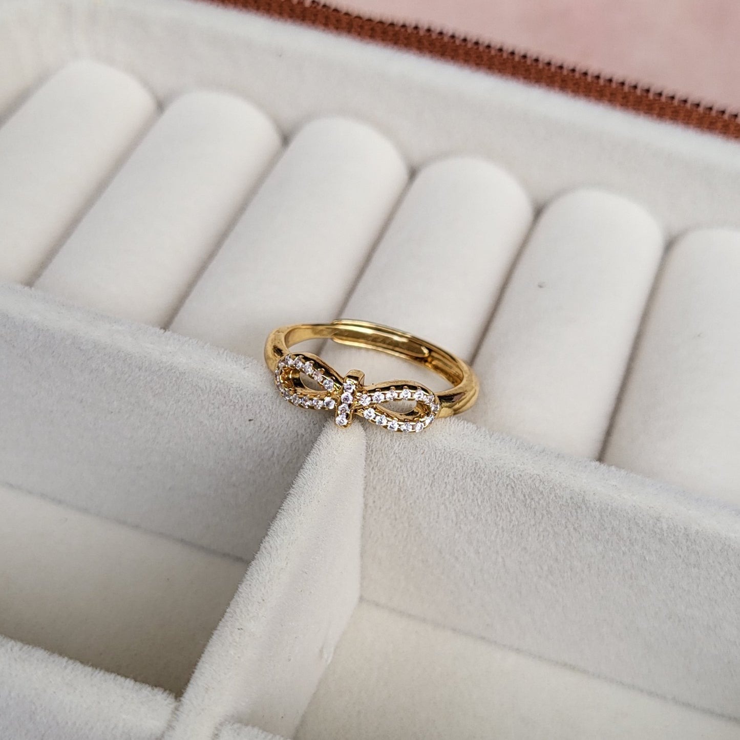 Knot finger ring