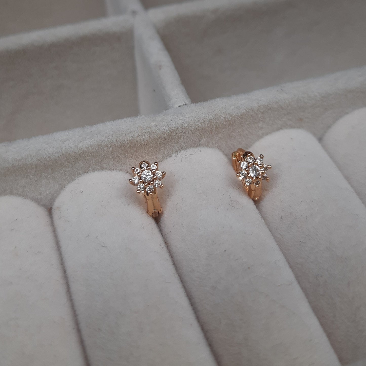 Daisy Mini hoops