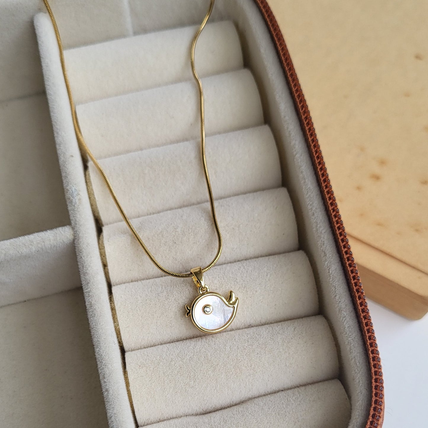 Sparrow pendent chain