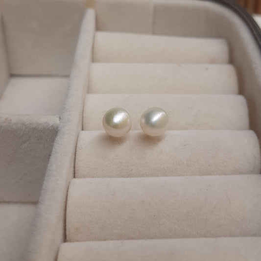 Dainty PEARL Studs