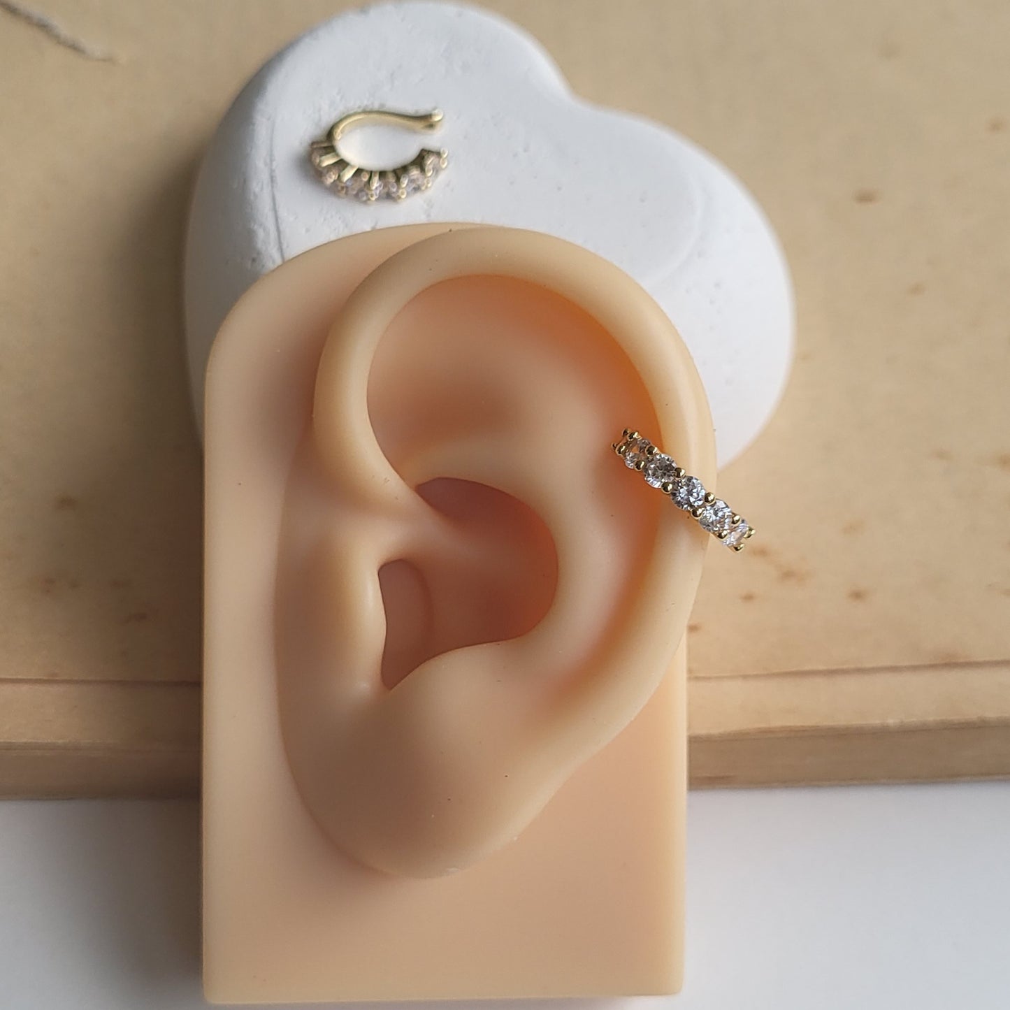 Mona earclips (pair)