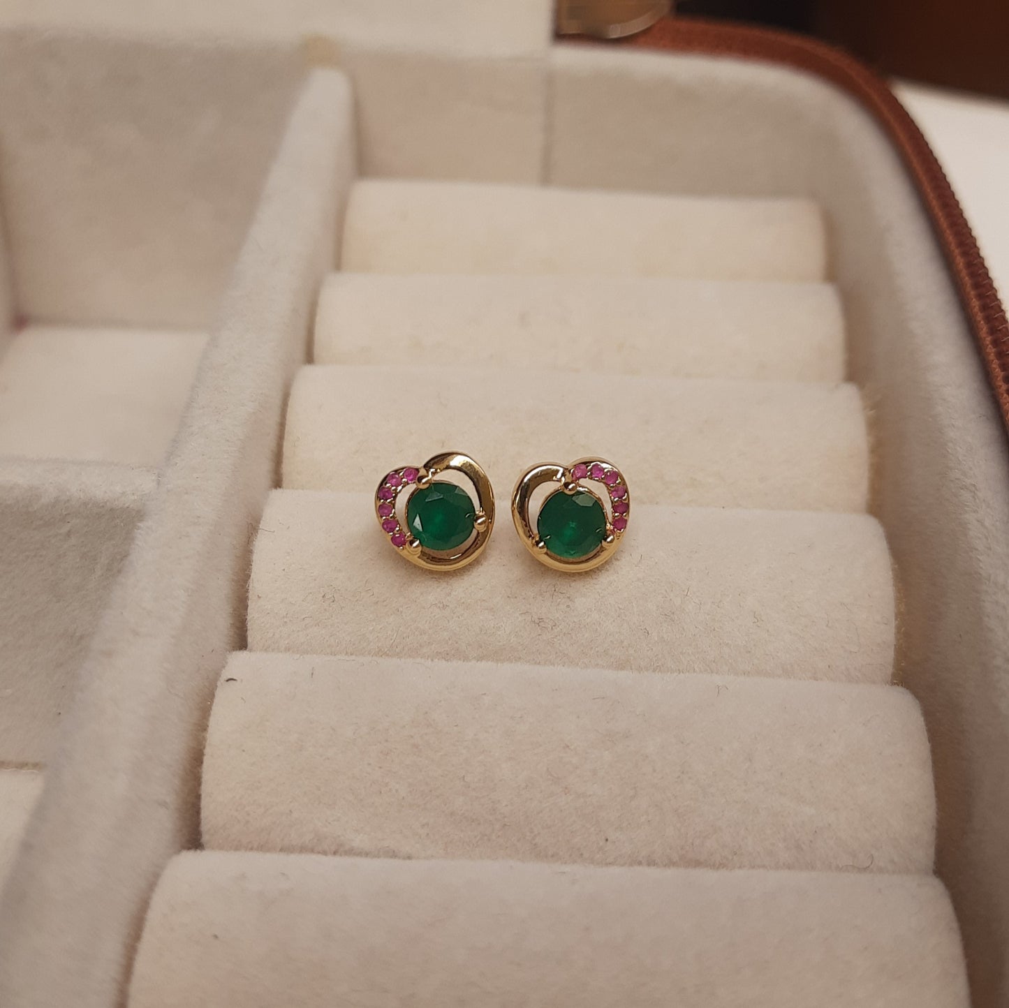 DIL Studded earrings