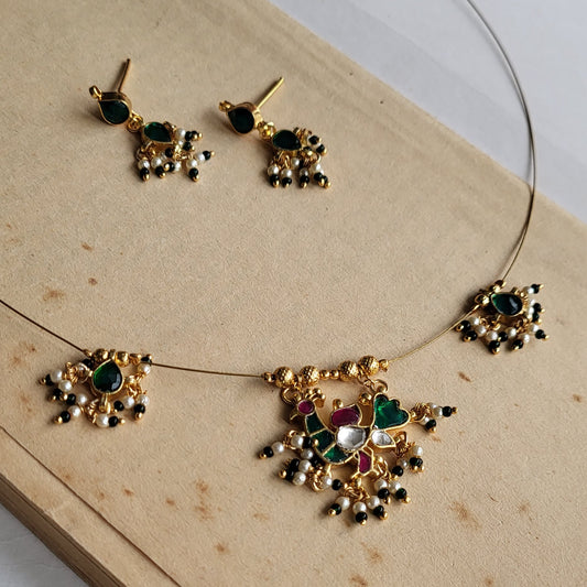 Peacock invisible necklace (Emerald)