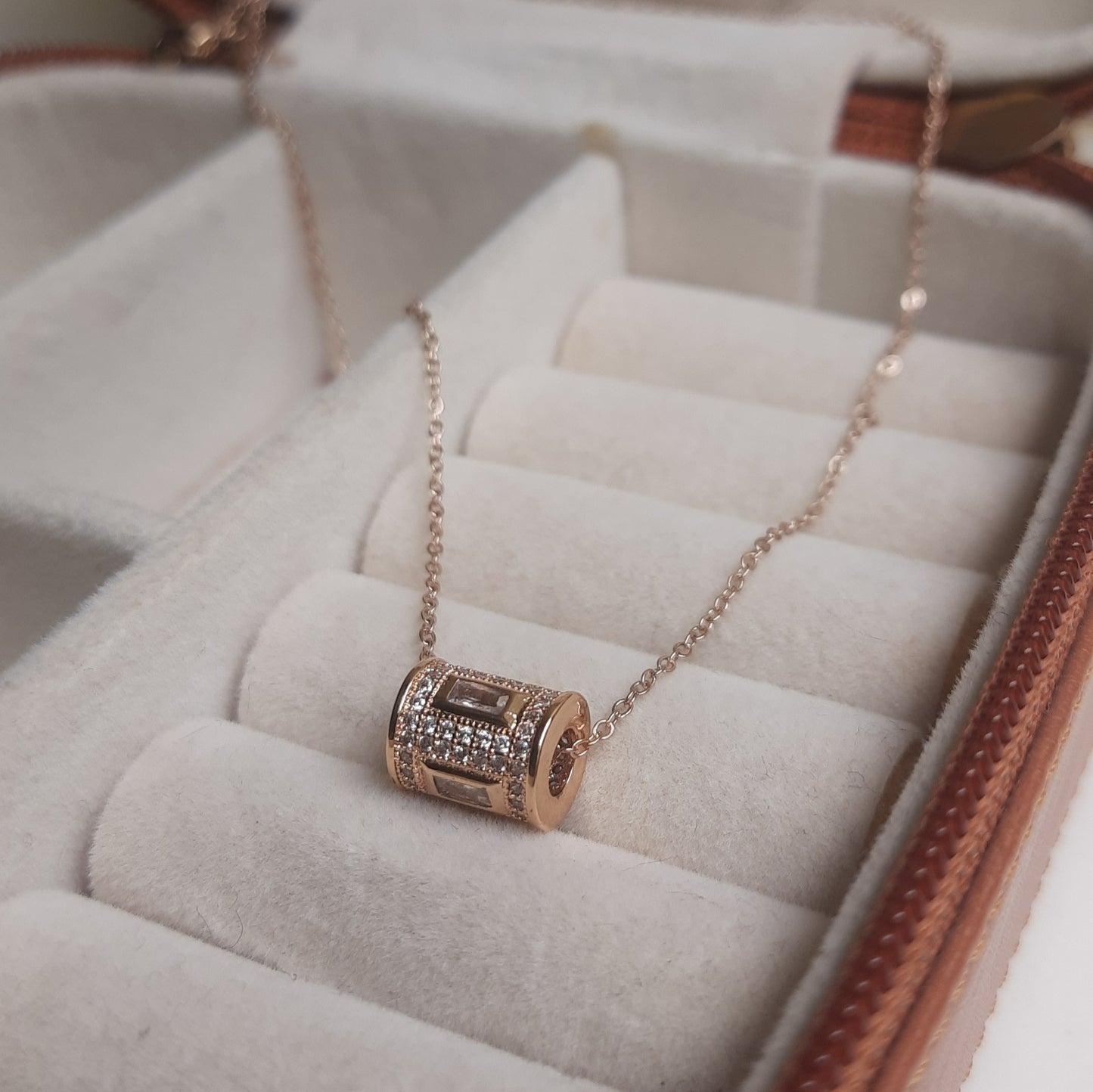 DIAMANTE pendent chain