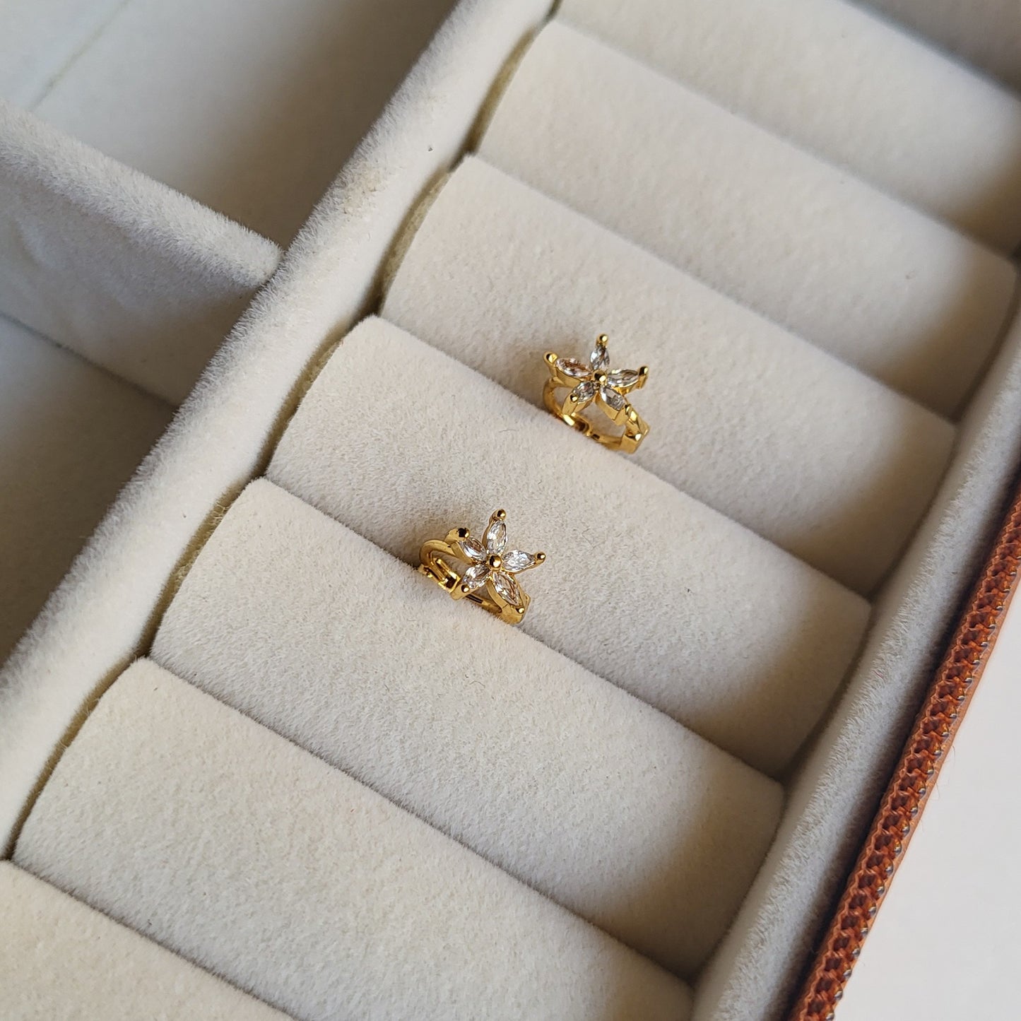Flower mini hoops