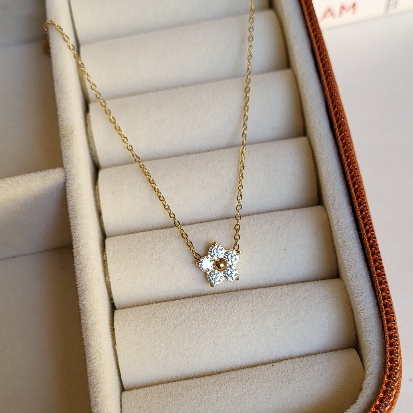 BLOOM pendent chain