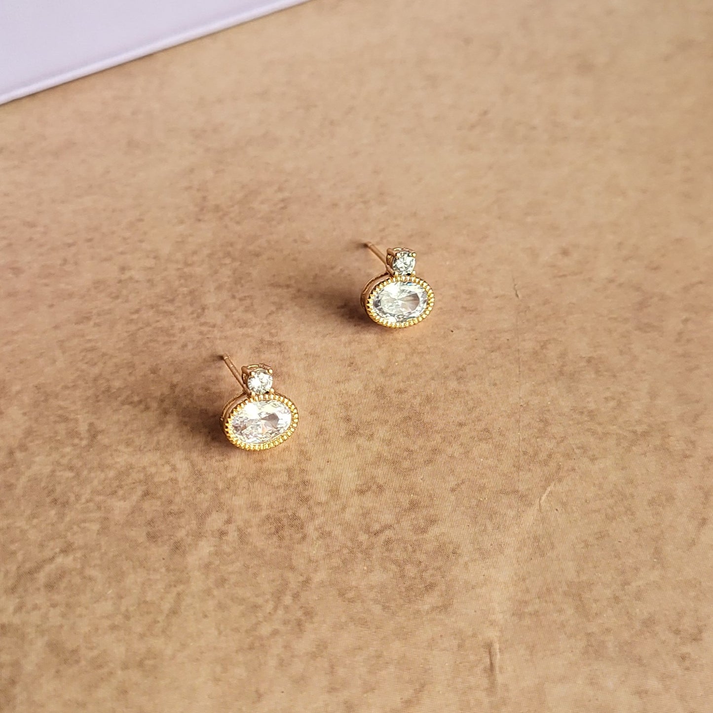 Alia studs