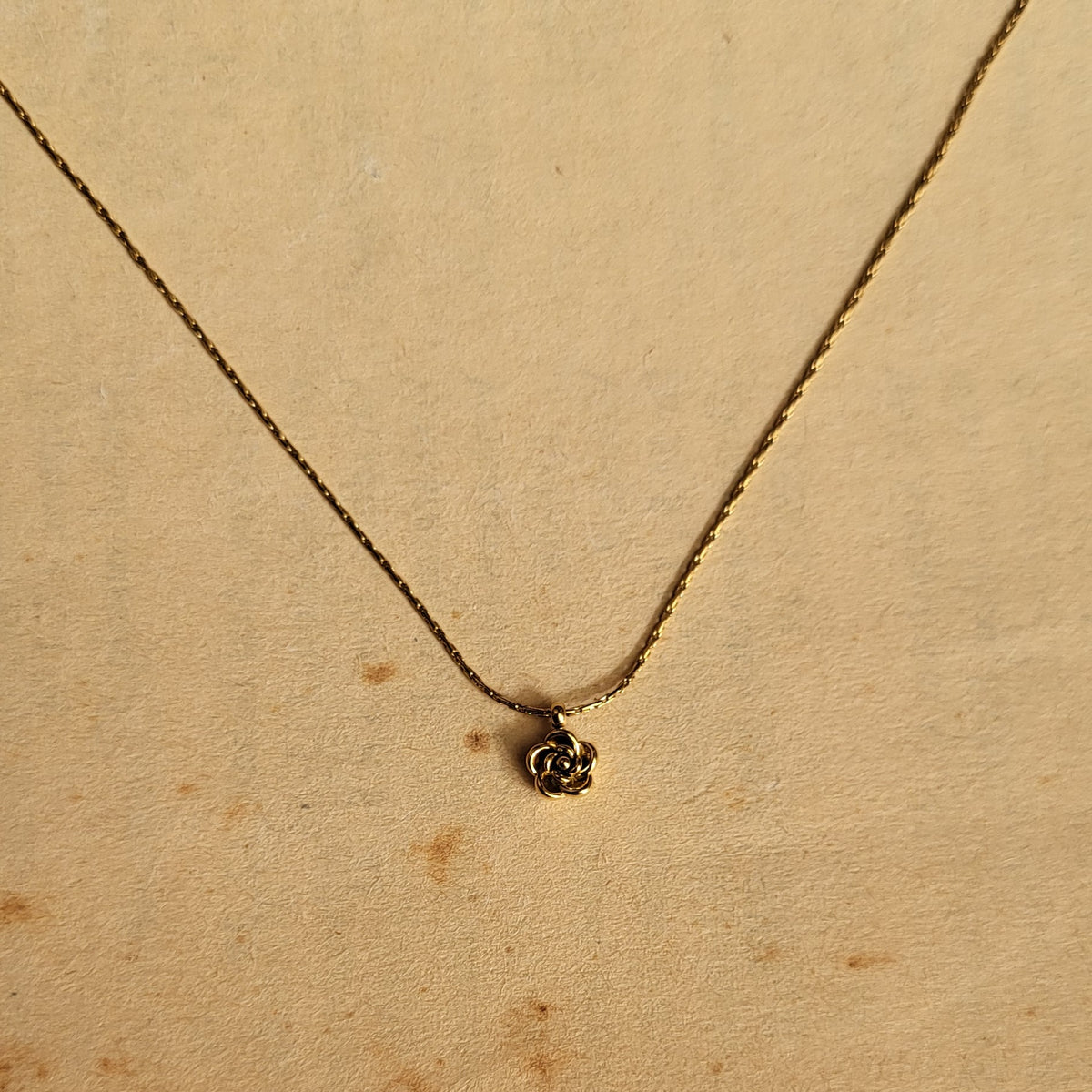 Rose pendant chain
