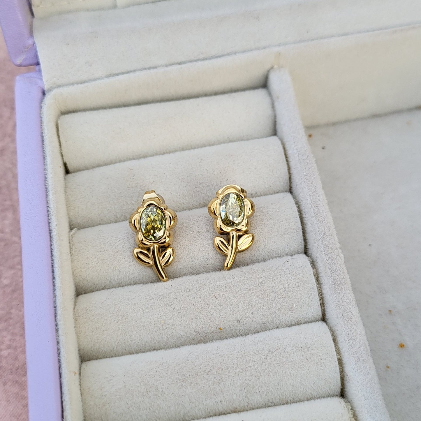 Daisy studs