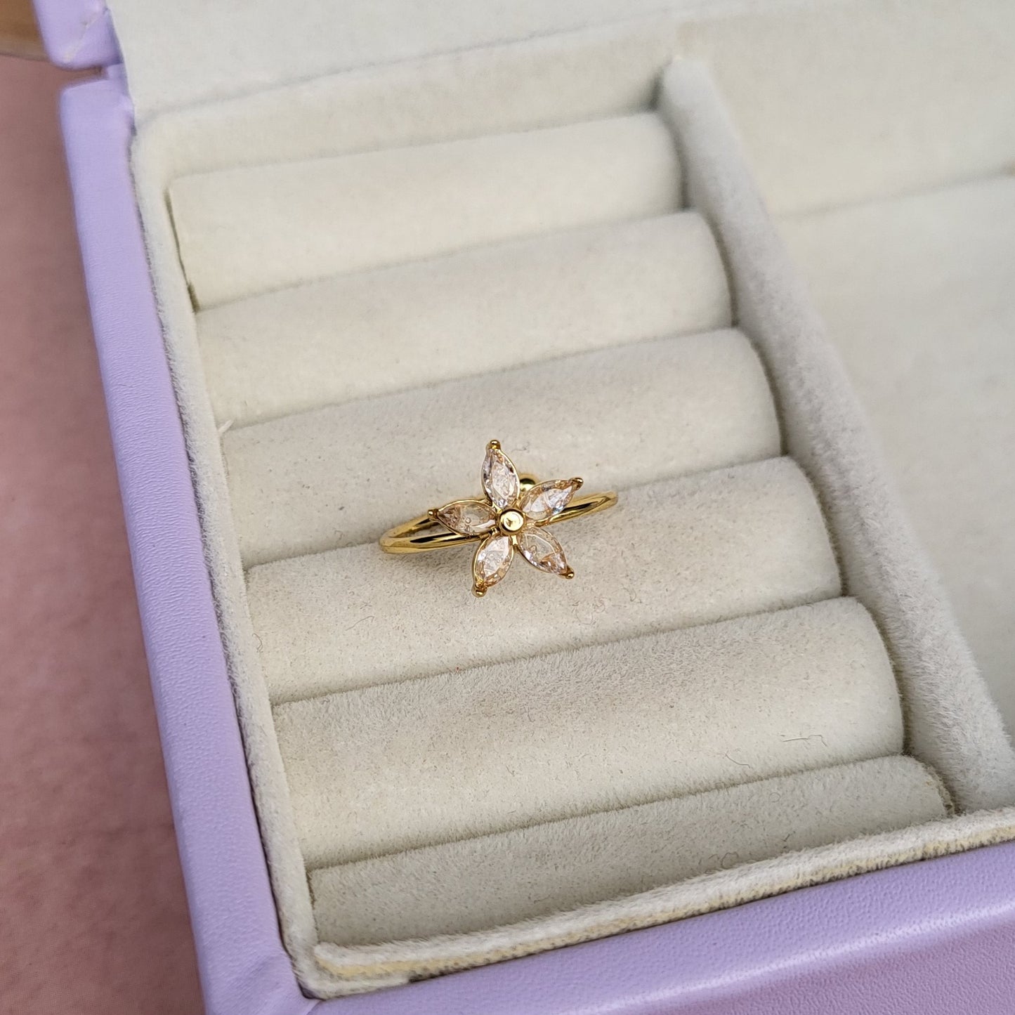 Bloom finger ring
