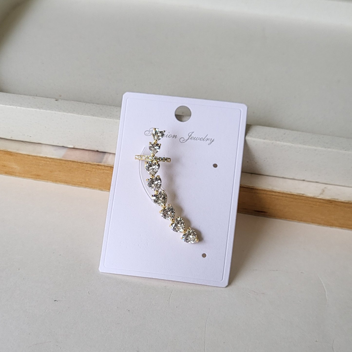 Dil earcuff (Right ear only)