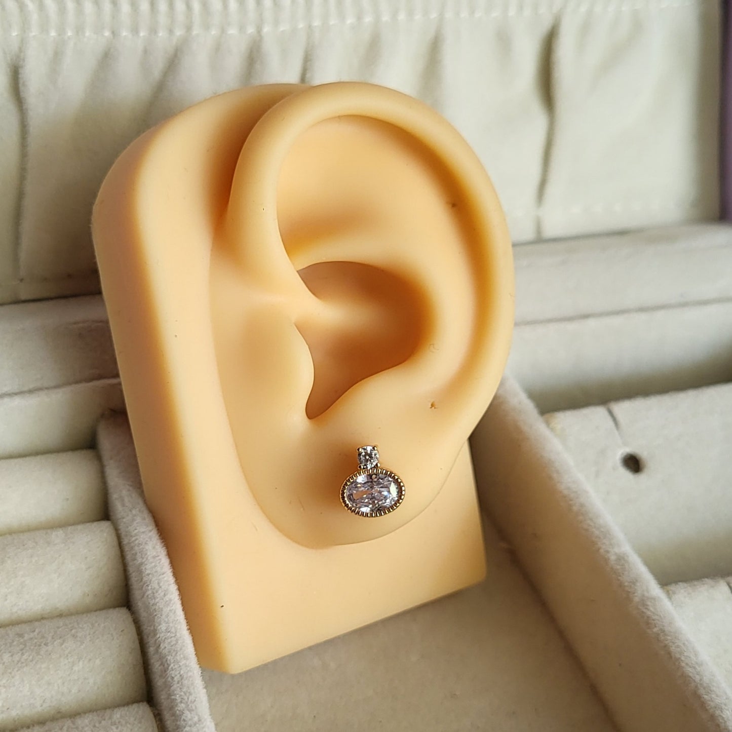 Alia studs