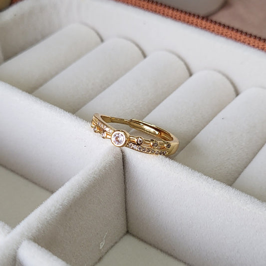 Sera finger ring