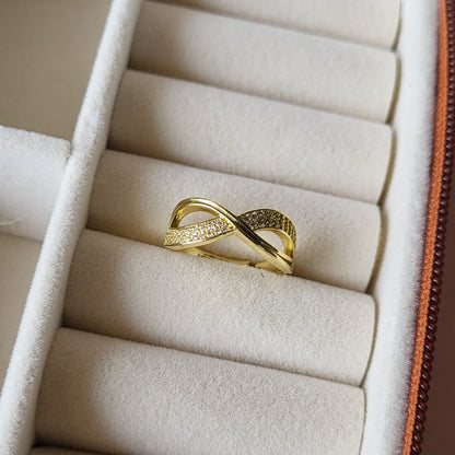 Infinity finger ring