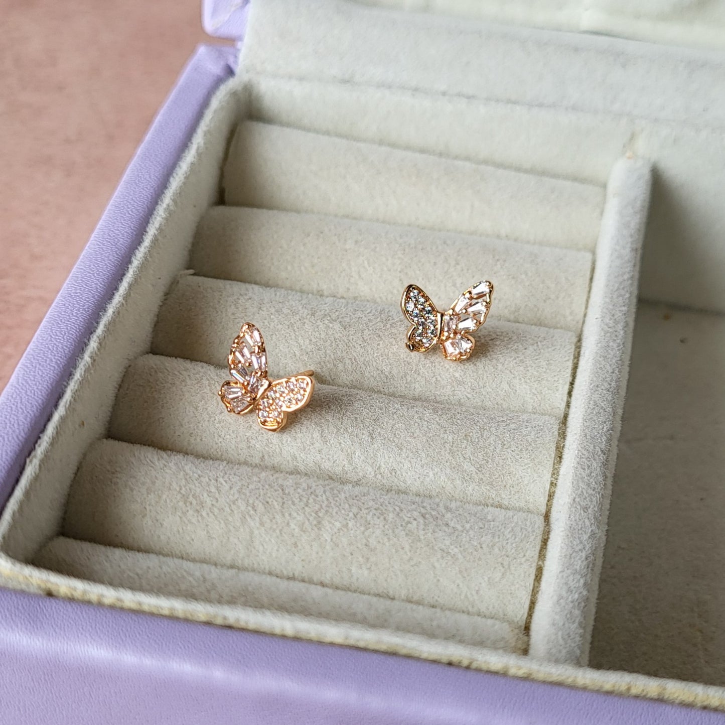 Thithli studs