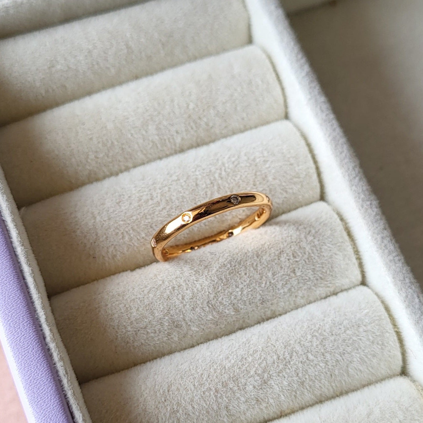 Dainty finger ring