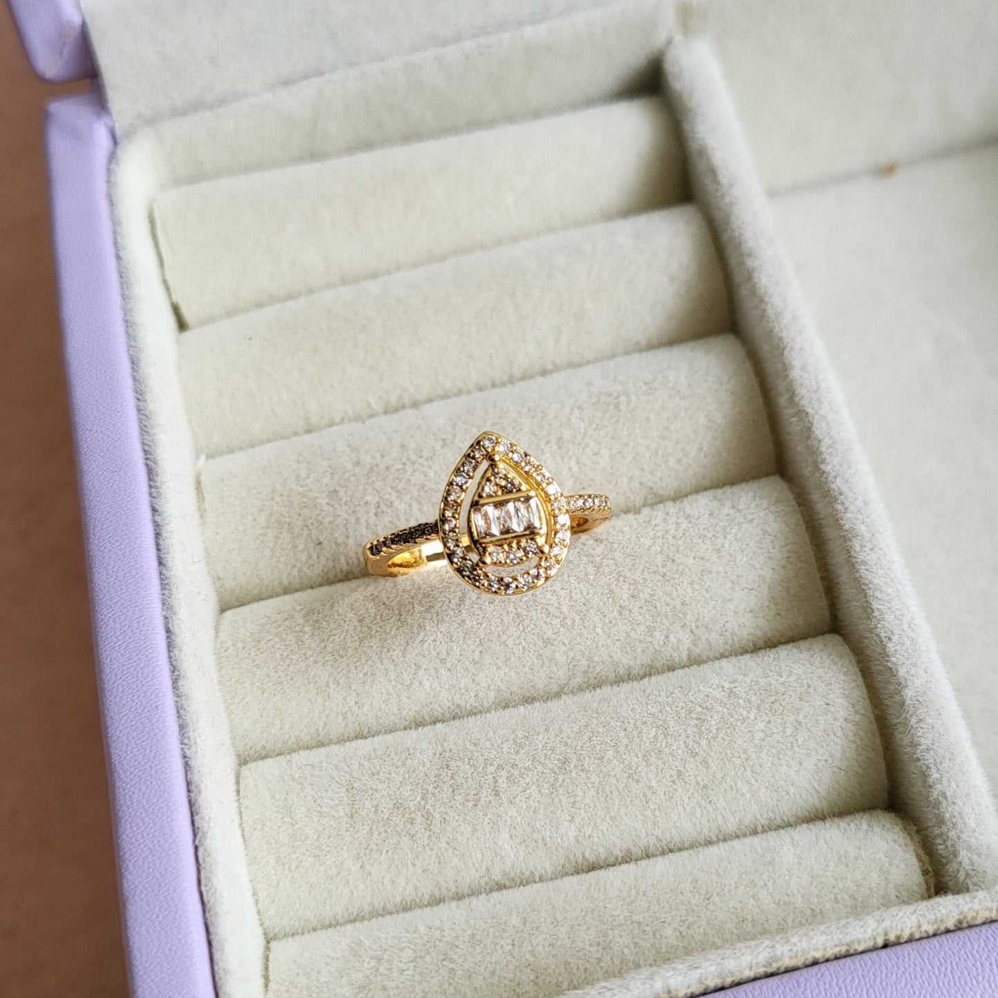 Droplet finger ring