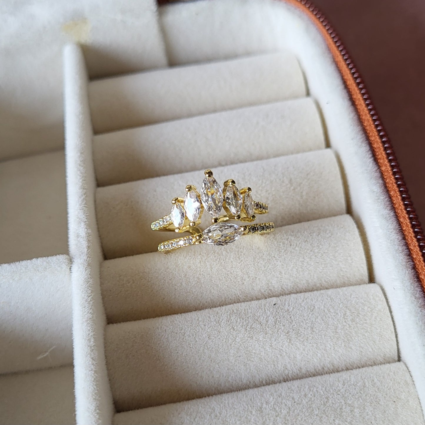 Princess finger ring