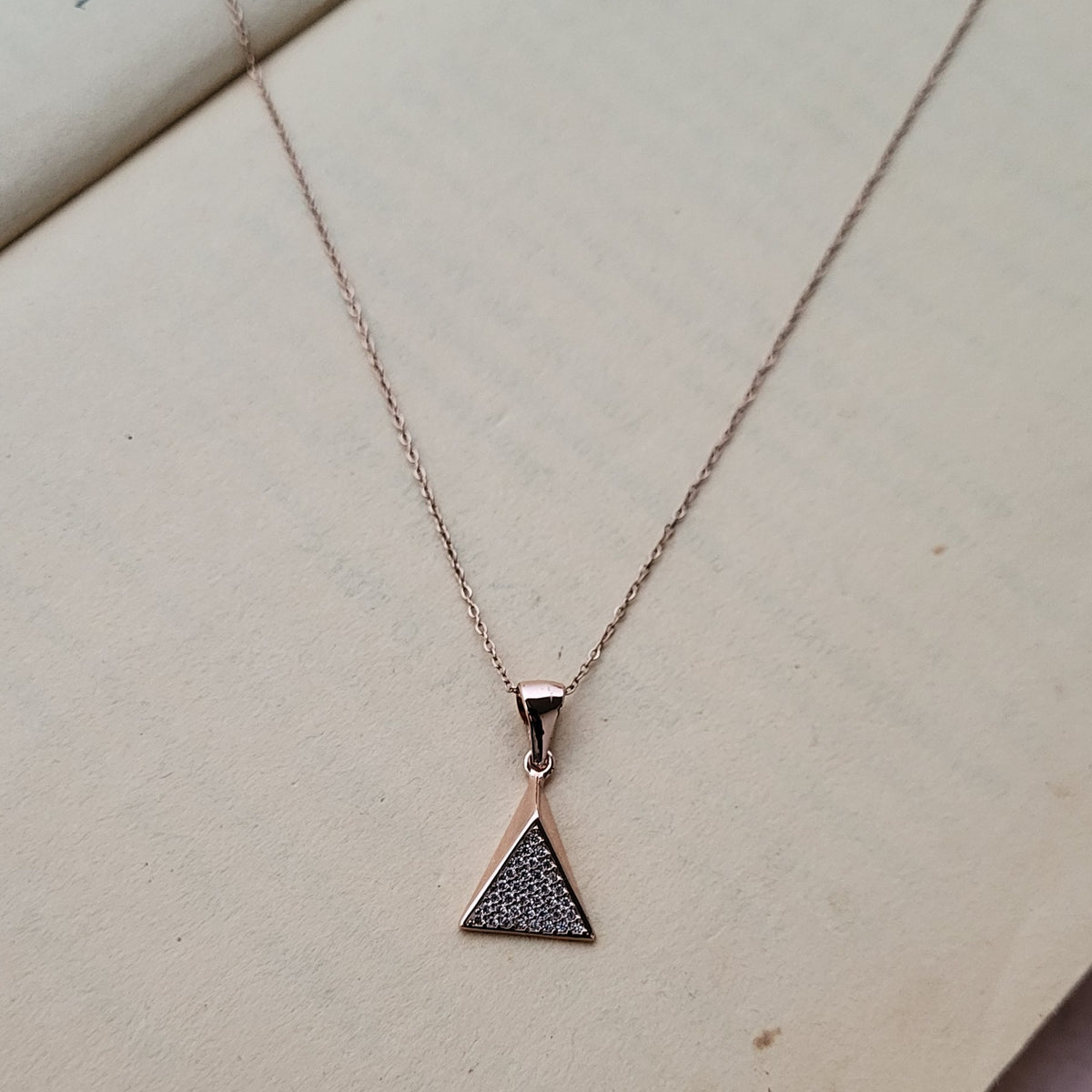 Aarna pendant chain
