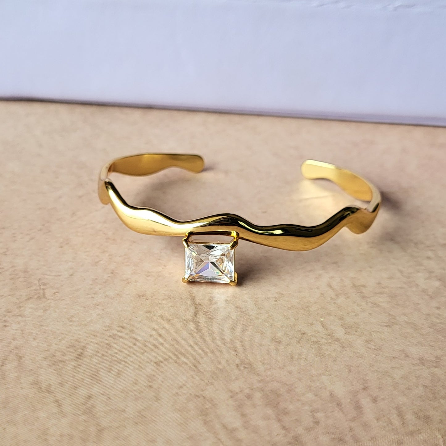 Stone cuff