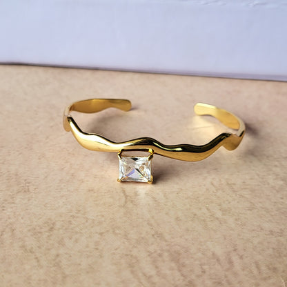 Stone cuff