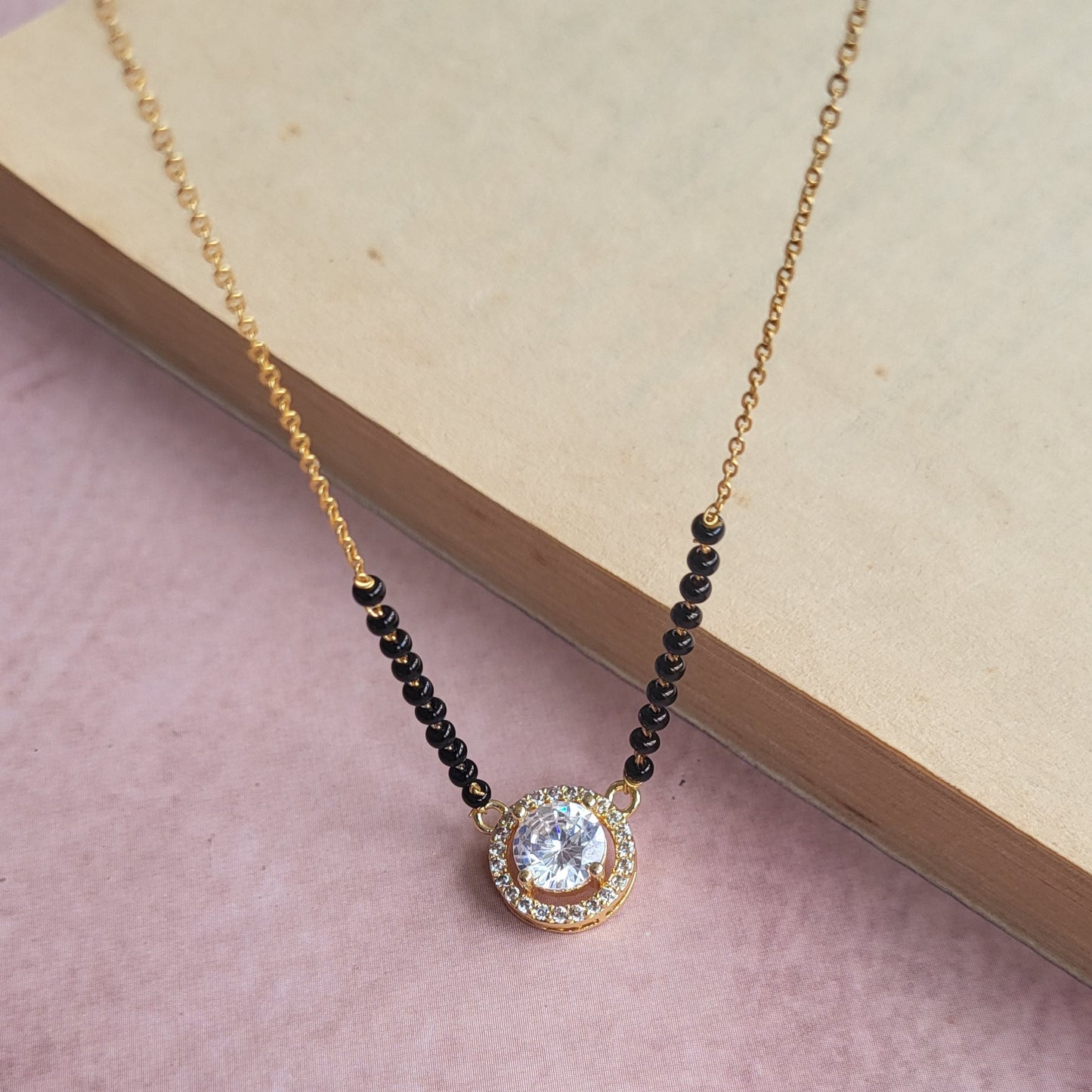 Solitaire mangalsutra