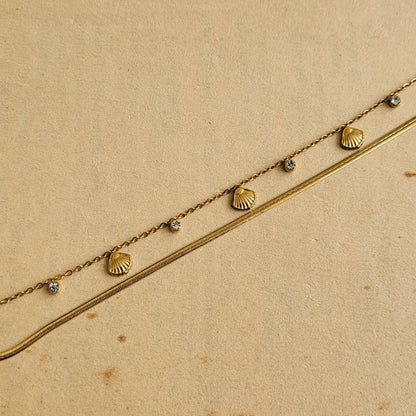 SHELL dainty bracelet