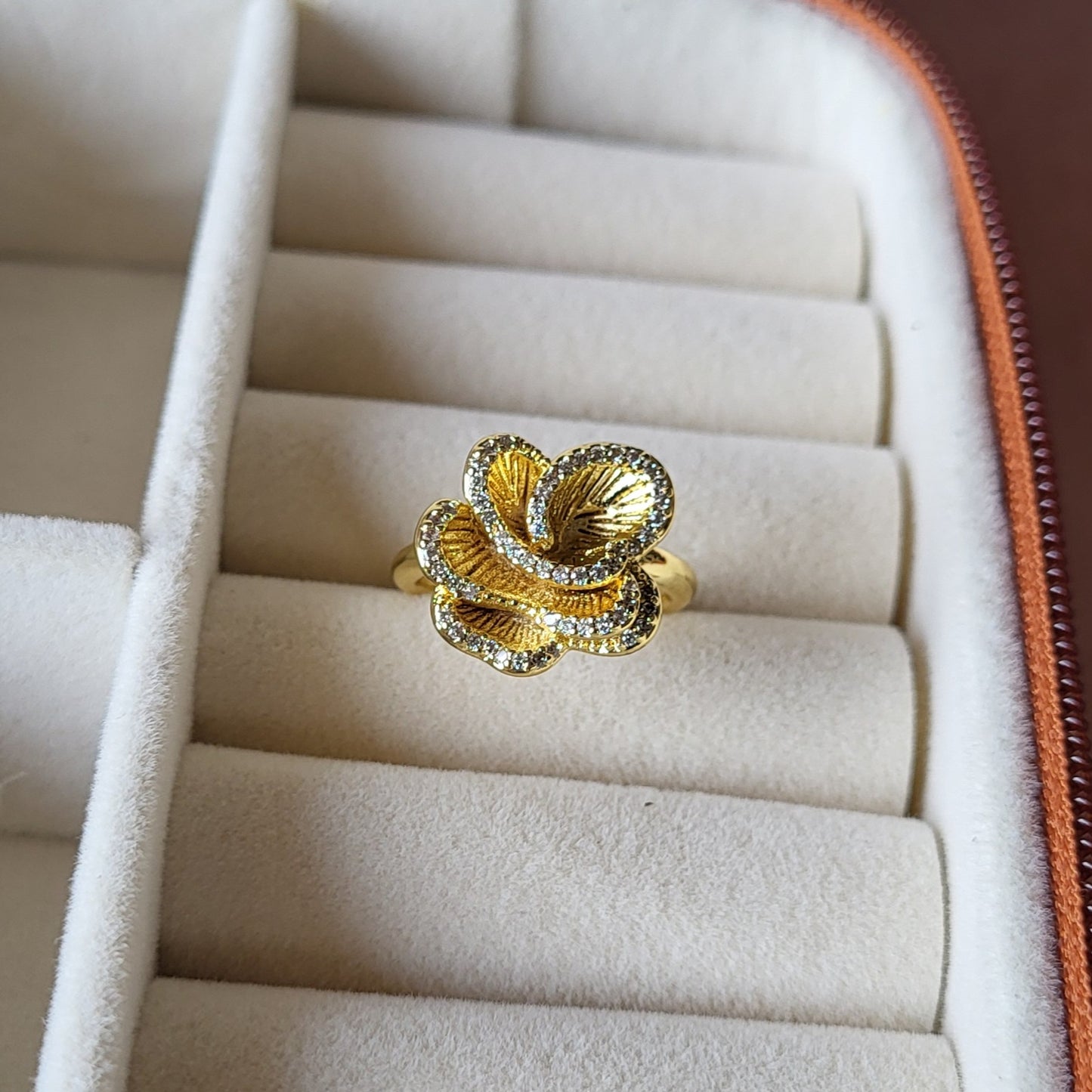 Rose finger ring