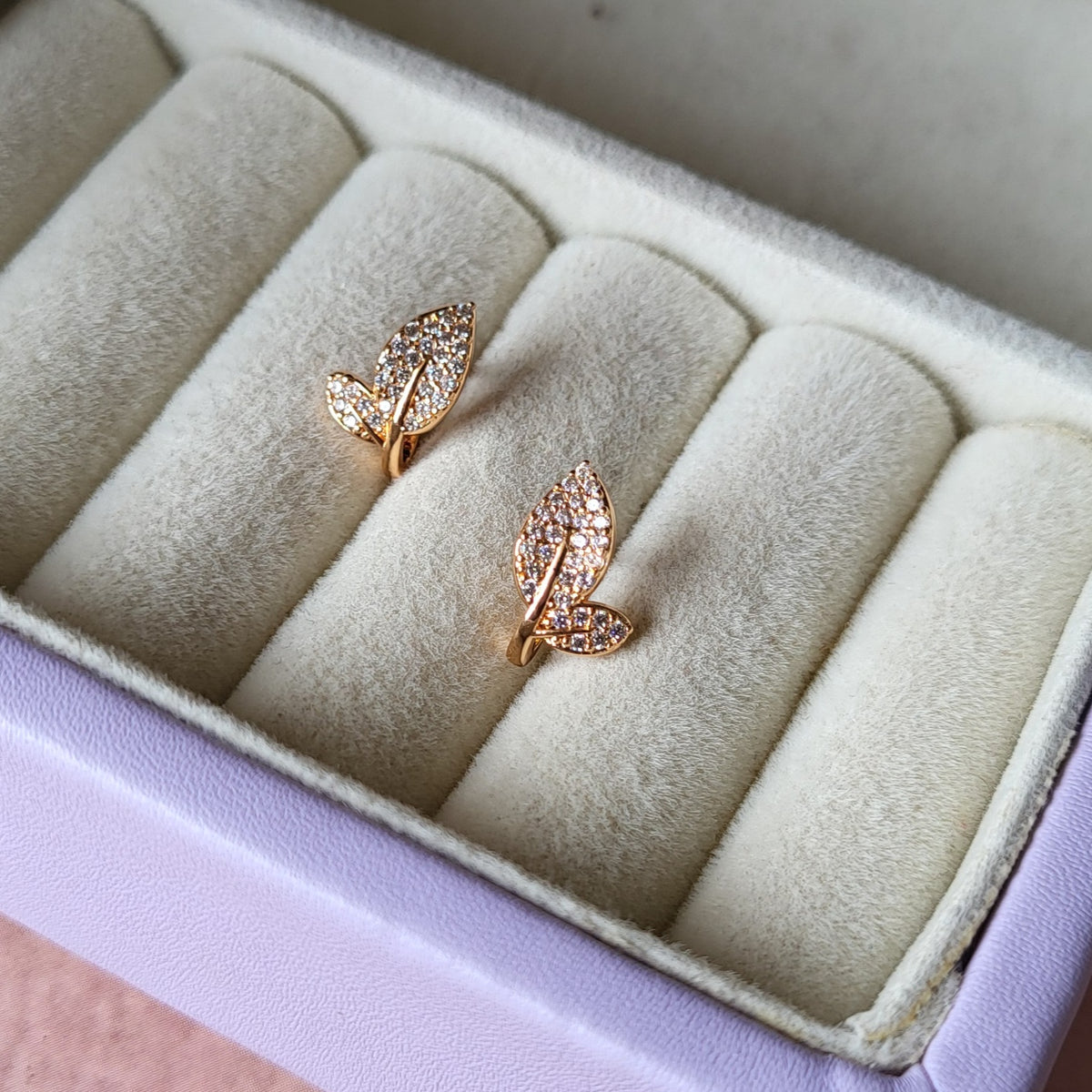 Iris studs