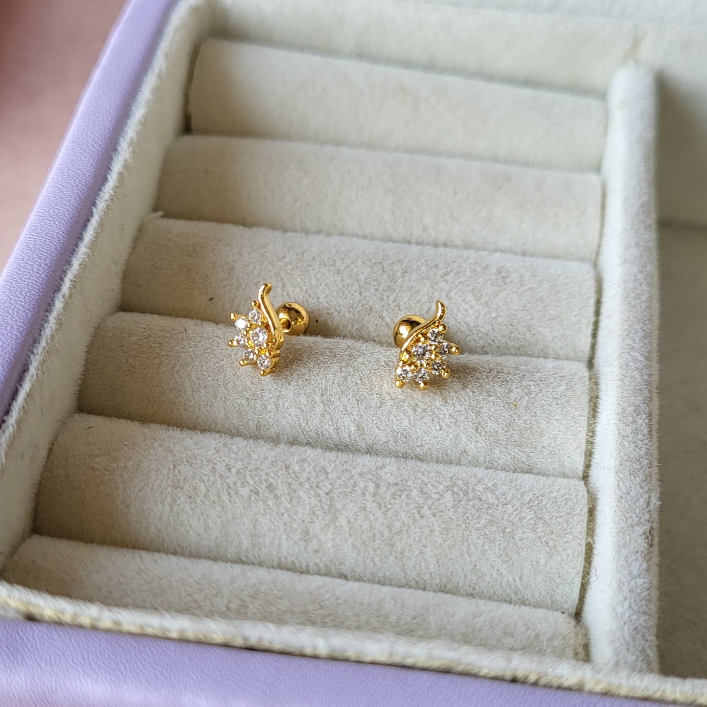 Tanishka Mini studs (ball screwback)