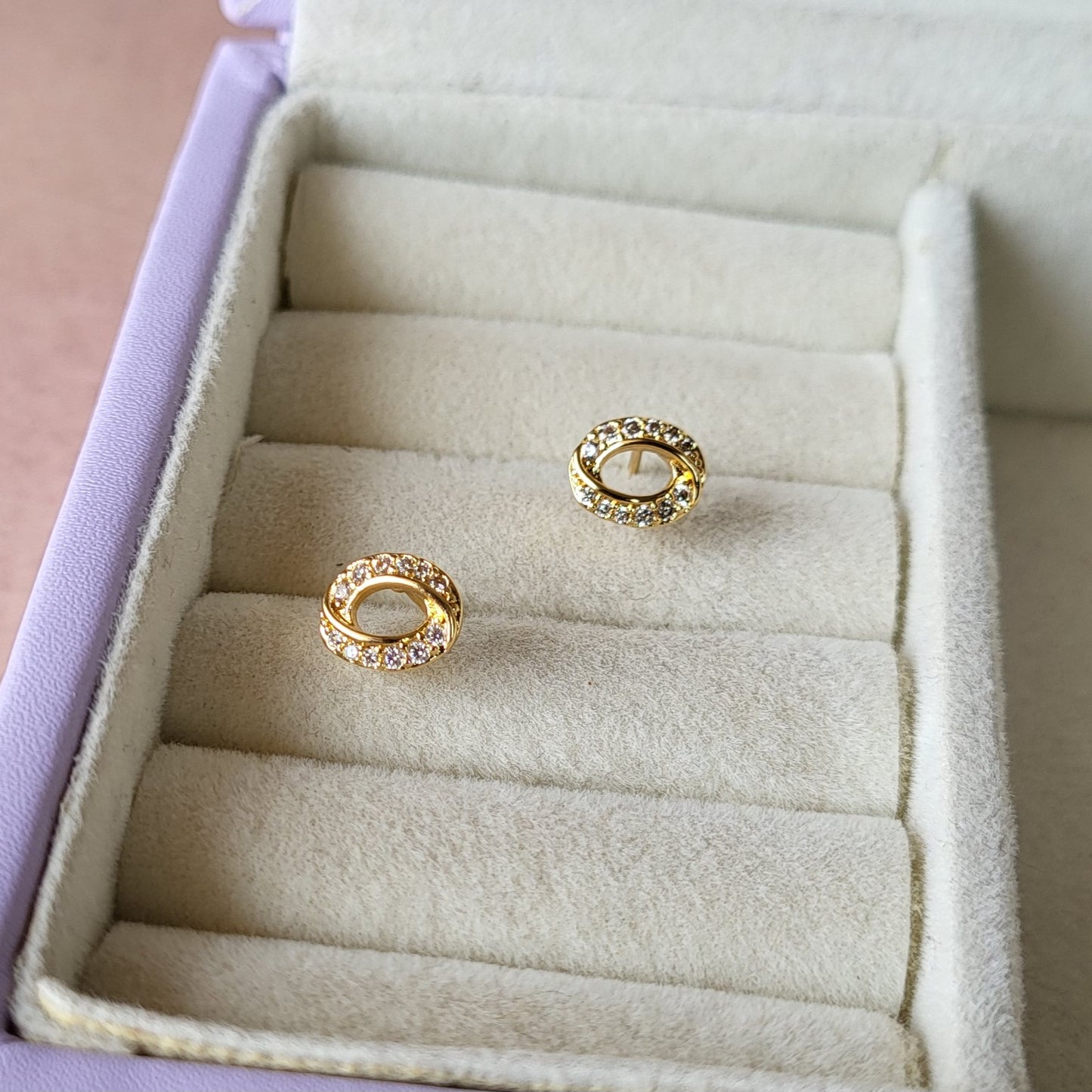Oval studs