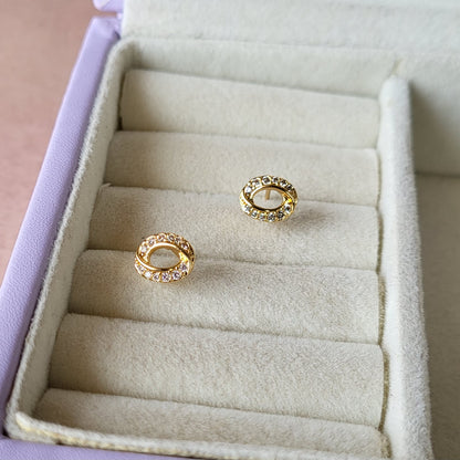Oval studs