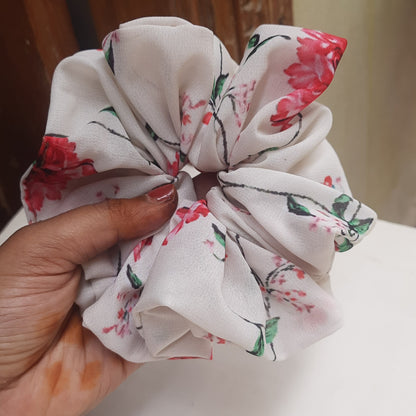 Daisy pearl XXL scrunchie