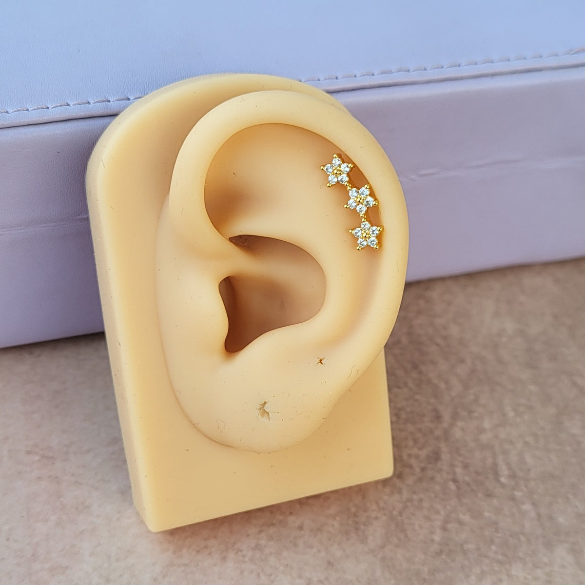 Gardenia helix studs (ball screwback)