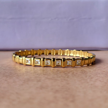 Crystal kada