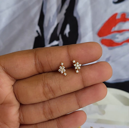 Taara flat screwback studs