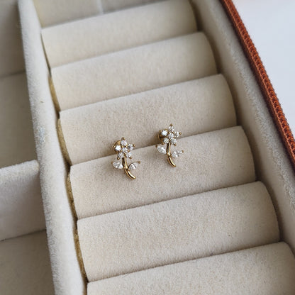Flower flat screwback studs