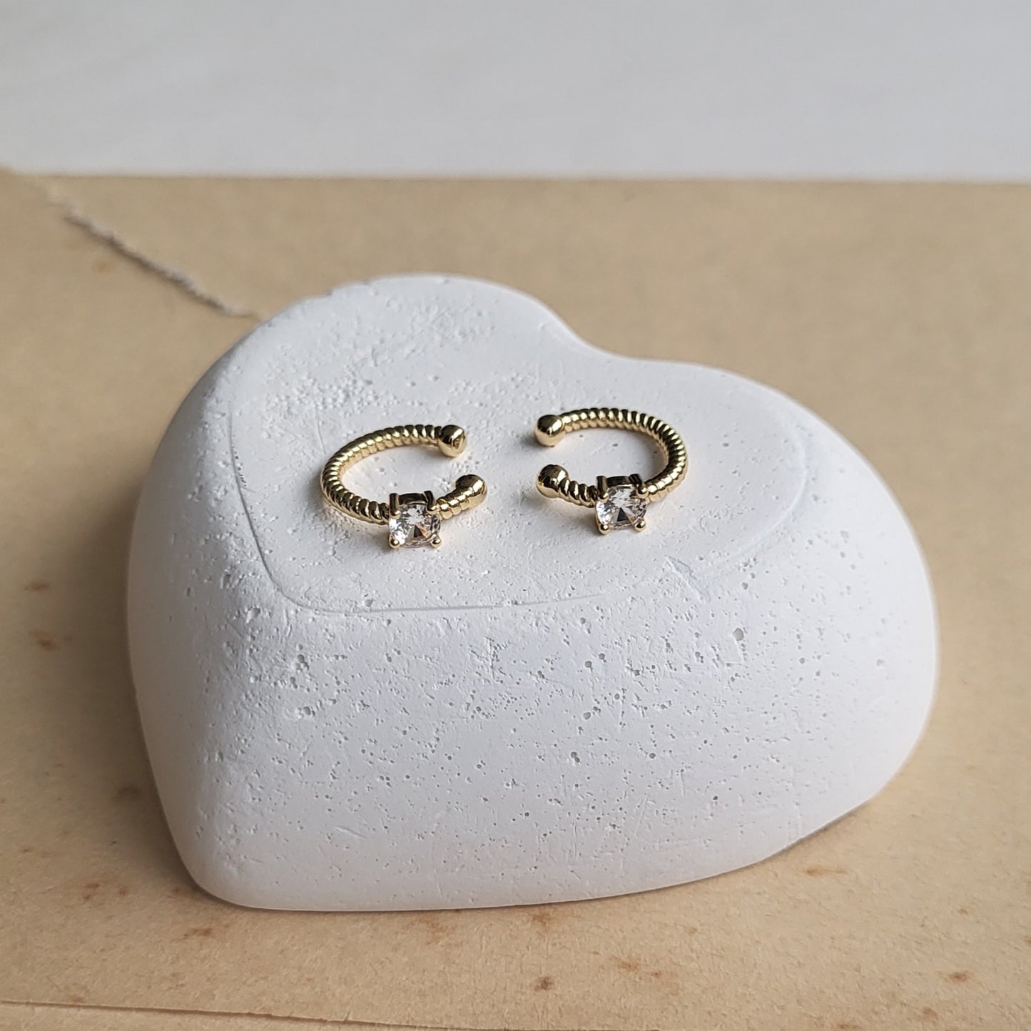 Emma earclips (pair)