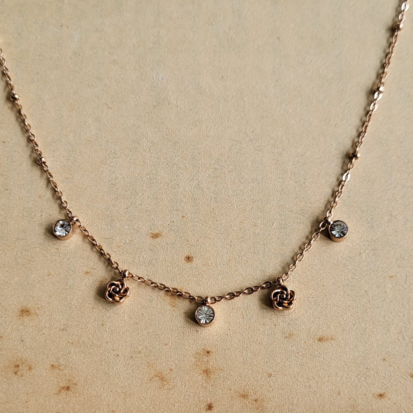 Roja necklace
