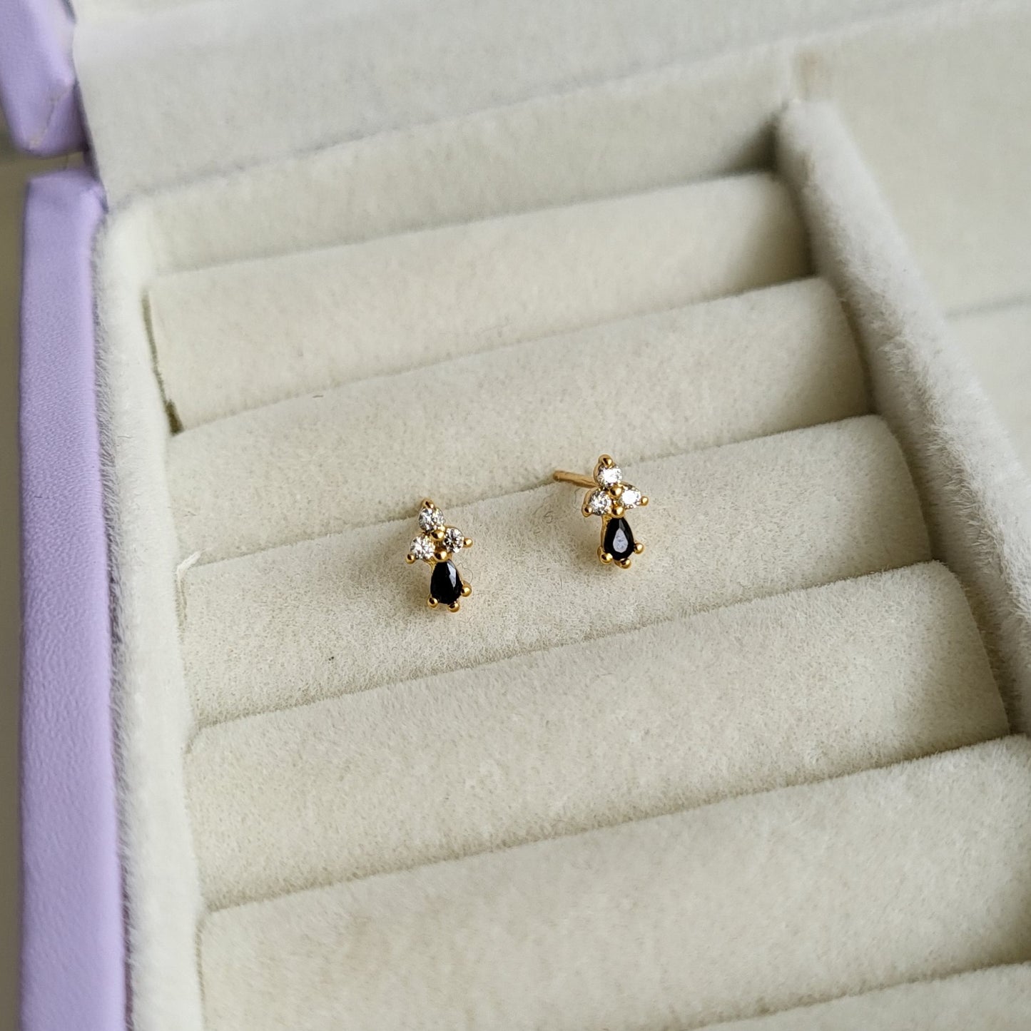 Lila mini studs