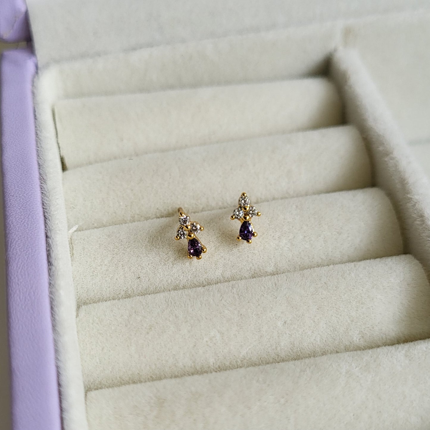 Lila mini studs