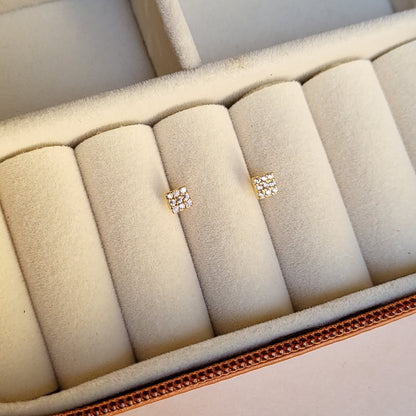 Box mini studs