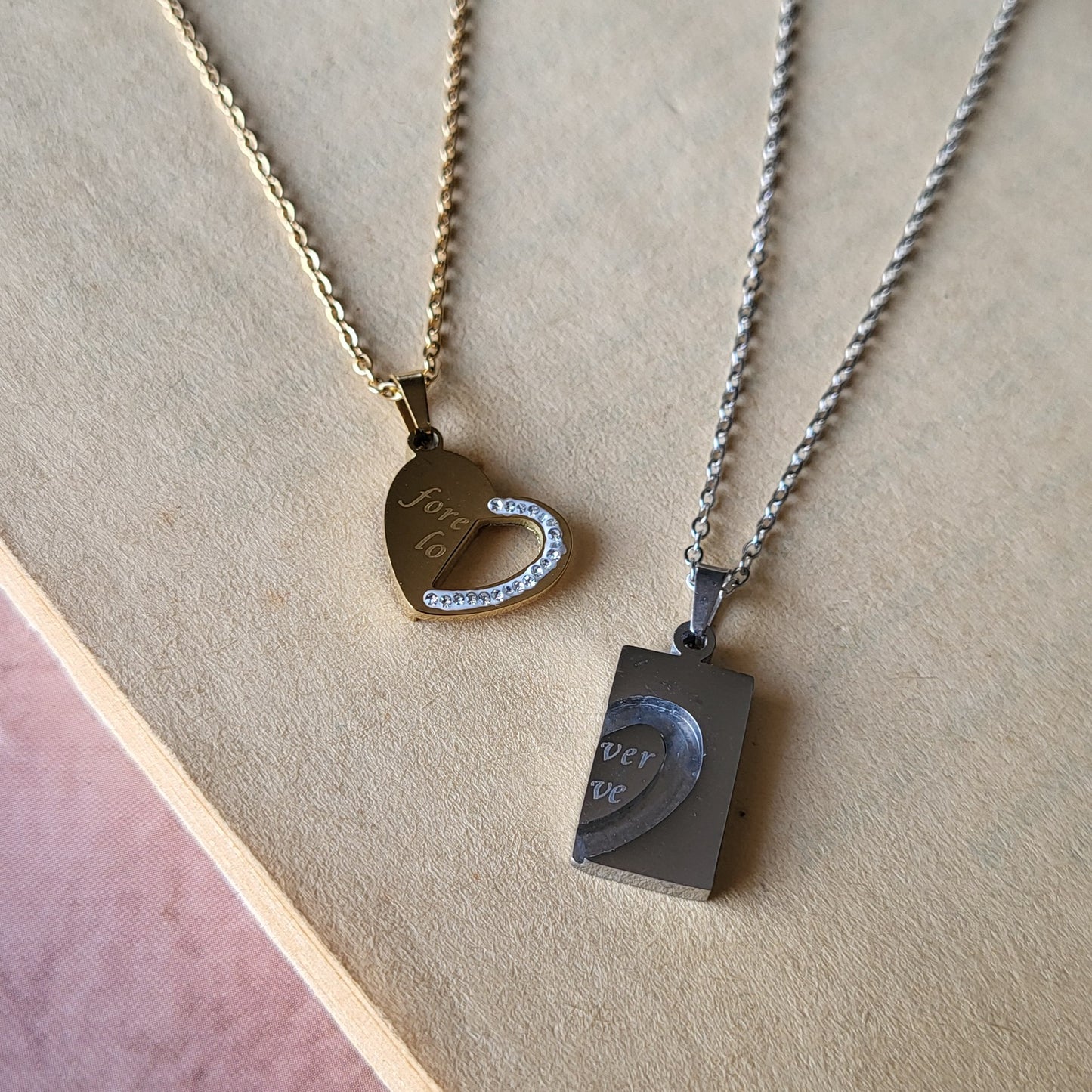 Couple pendant chain
