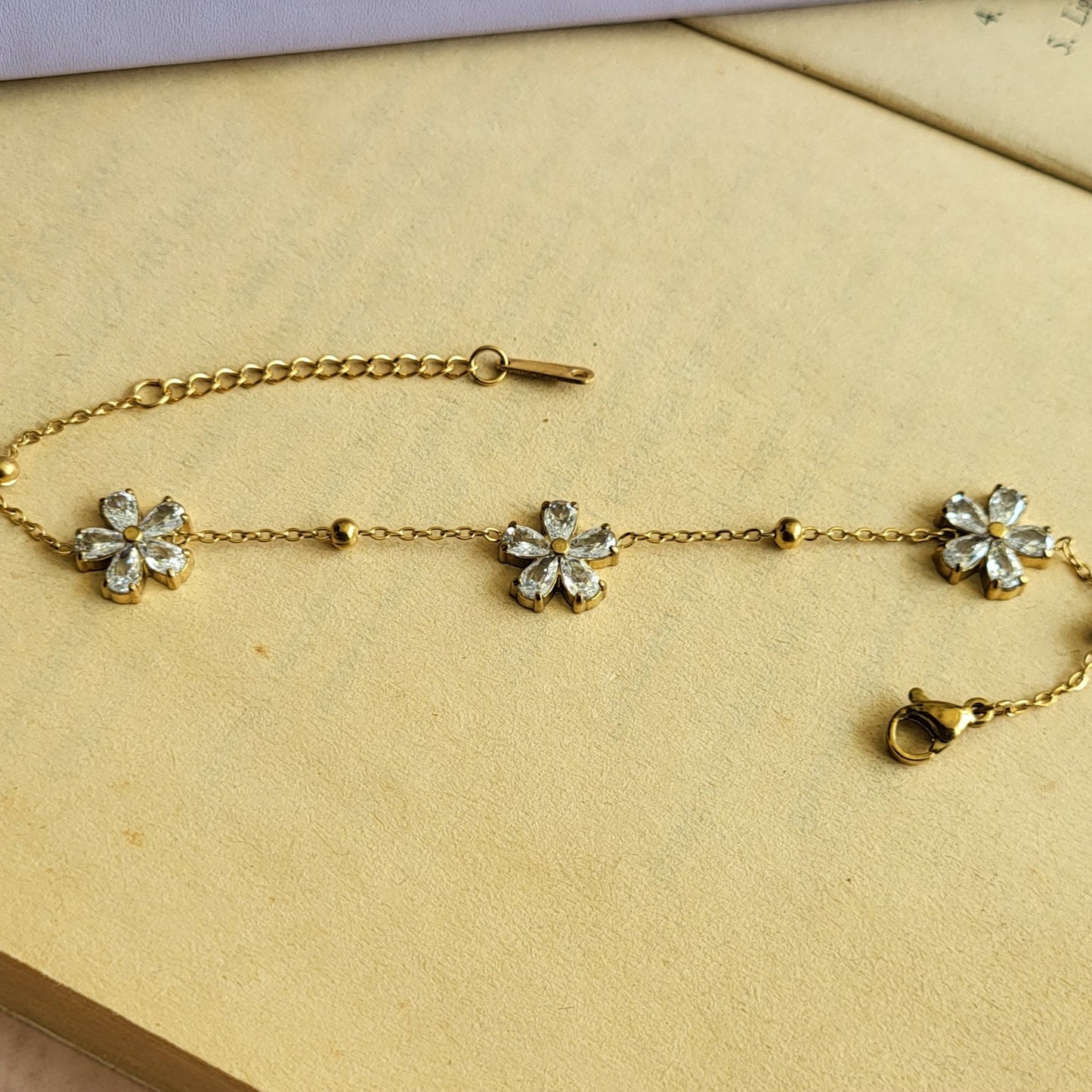 Daisy bracelet