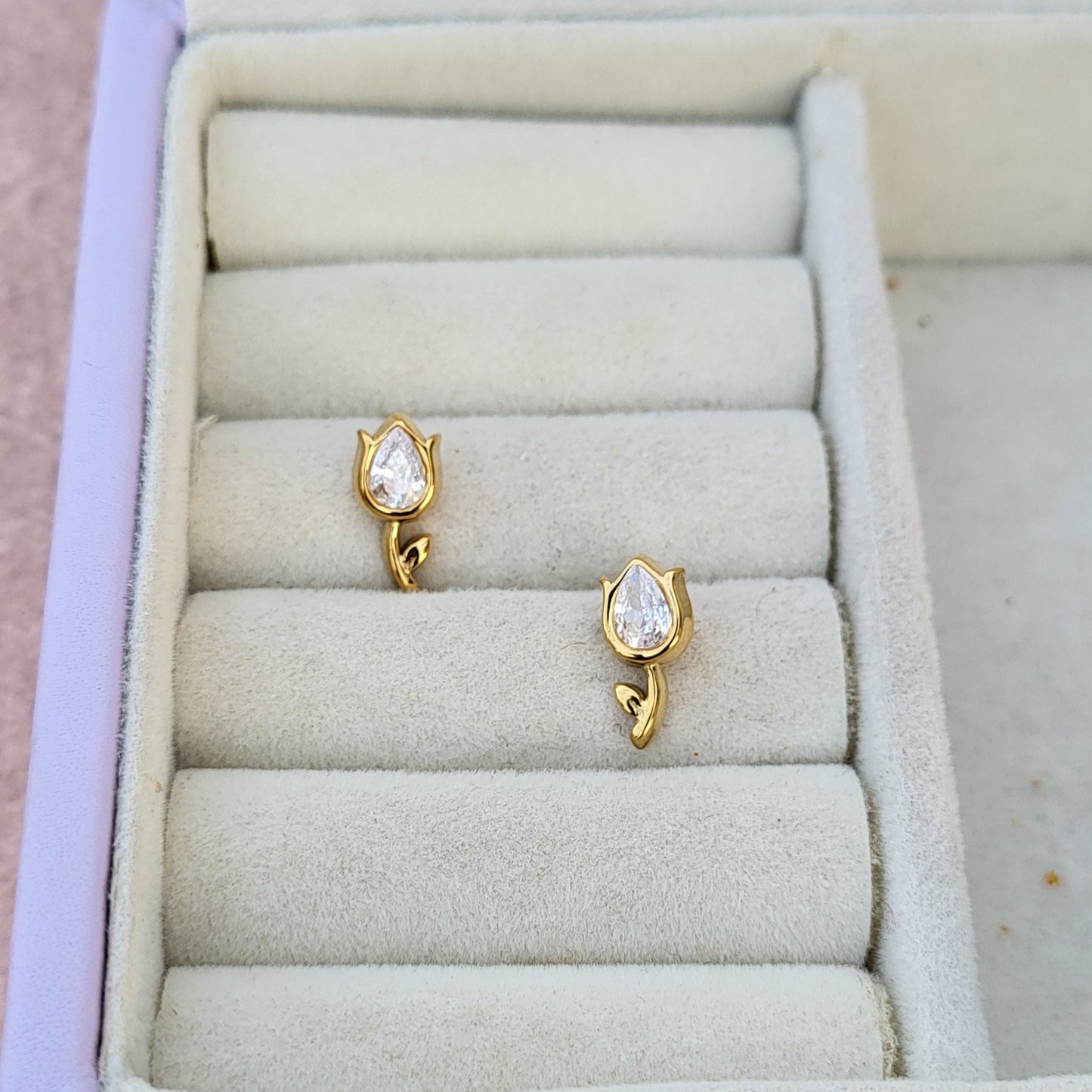 Lilly studs