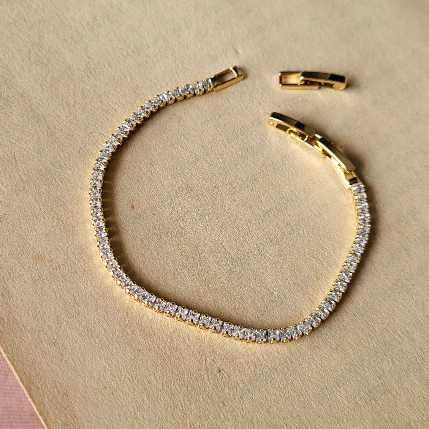 Tennis bracelet