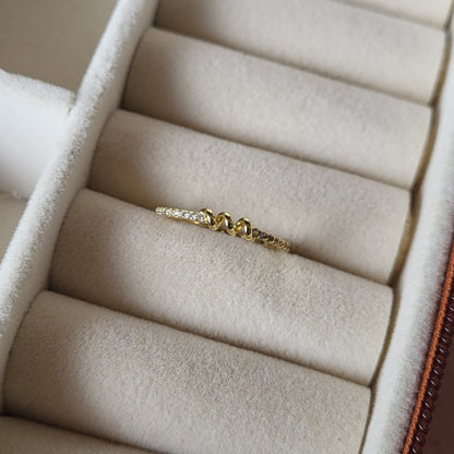 Chloe finger ring