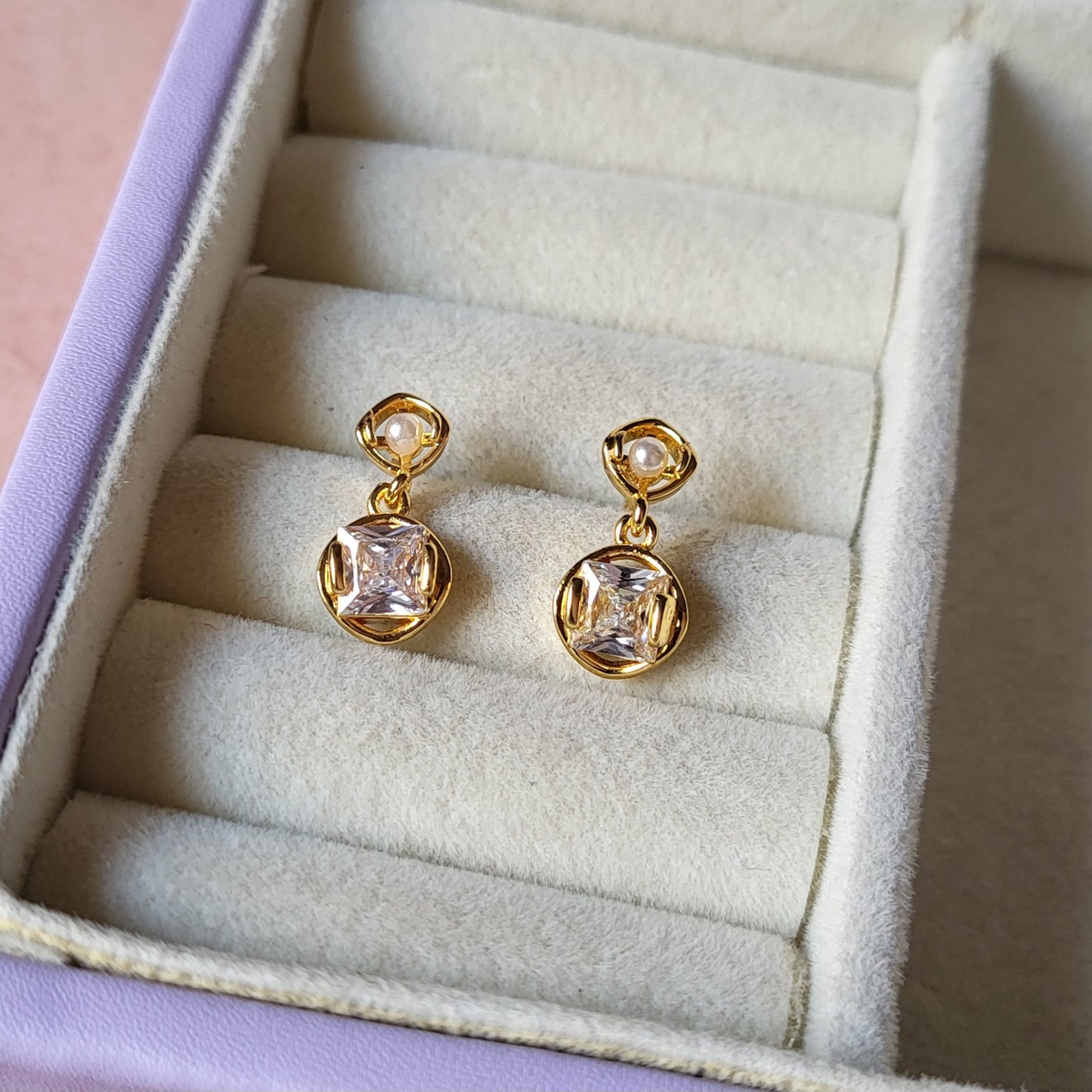 Pearl drop studs